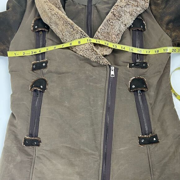 Axel's Vail Colorado Parka  With Leather and Real Fur - Picture 14 of 16